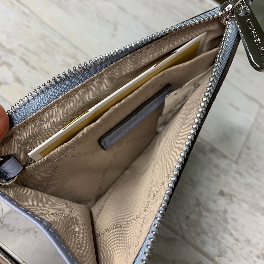 🔥FINAL SALE🔥Michael Kors Coun Purse / Wallet - Picture 3 of 3